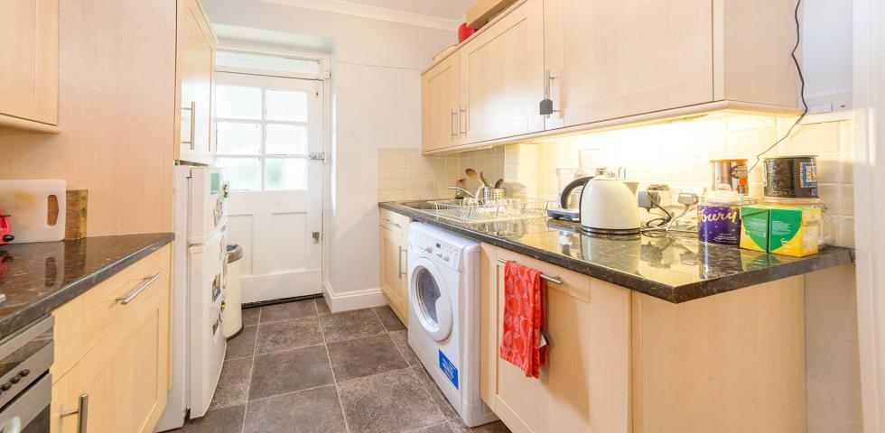 			Studio Apartment, 1 bath, 1 reception Apartment			 Chatsworth Road, Willesden Green